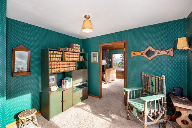 Sitting room with mountain view beyond